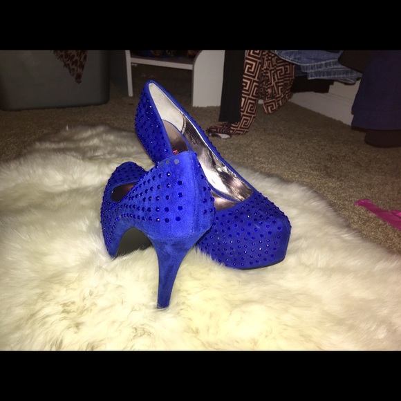Heels - Picture 2 of 3